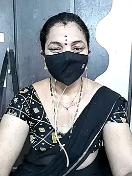 Stripchat Sex Cam of Leela_555