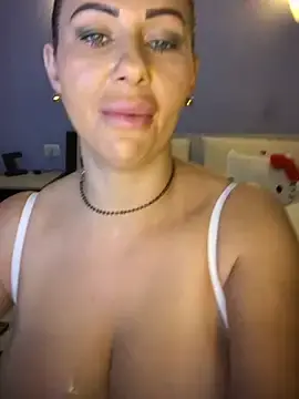 Stripchat Live Sex Cam of IRISWHITE17