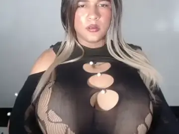 Stripchat Free Porn Cam of paola_zam