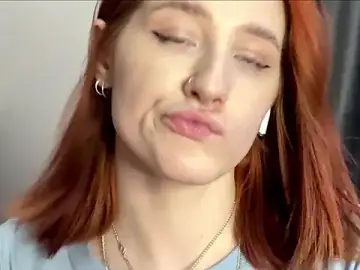 Stripchat Sex Cam of EwaDerobertis
