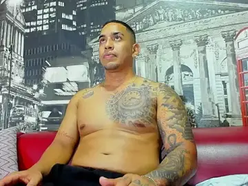 Stripchat Live Sex Cam of Damian09_