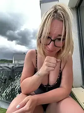 Stripchat Free Porn Cam of Giuliana_baby