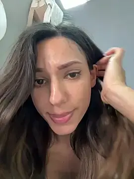 Stripchat Live Sex of -_MiaQueen_-