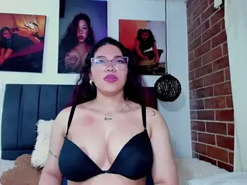 Stripchat Live Sex Cam of kyliejenner_hot