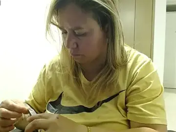 Stripchat Free Porn Cam of LauraReeves