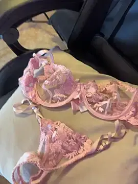 Stripchat Free Porn Cam of SaraDoll_