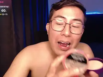 Stripchat Live Sex Cam of andrewmhilton_