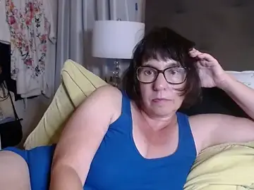 Stripchat Free Porn Cam of BigbustedBrenda