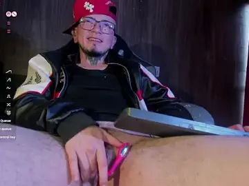 Stripchat Sex Cam of tyler_jones_