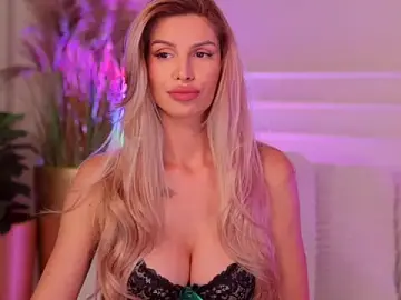 Stripchat Live Sex Cam of Rachel_Quinn_