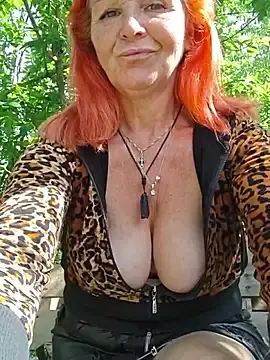 Stripchat Sex Cam of CassandraSandra44