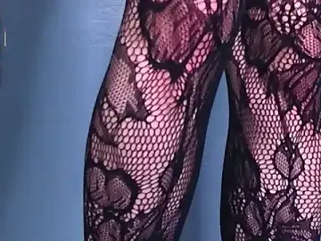 Stripchat Sex Cam of RoxyKyper