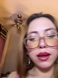 Stripchat Best Webcam of HoneyAndFlowers21