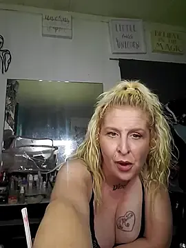 Stripchat Adult Webcam of NutNmyGUTdaddy