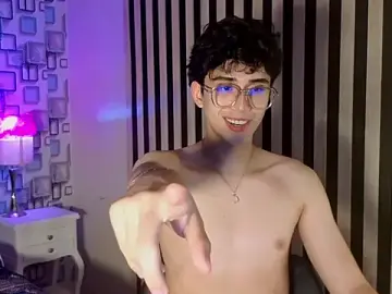 Stripchat Adult Webcam of MikeVoss_