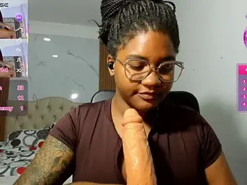 Stripchat Adult Webcam of ZahraRose