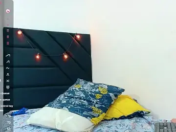 Stripchat Live Sex Cam of tightlittleebony