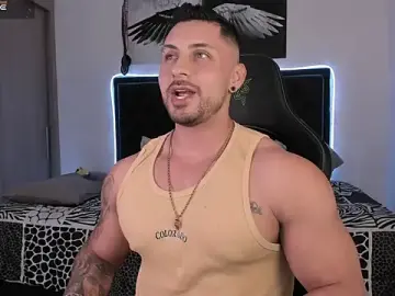 Stripchat Free Porn Cam of santi_aesthetic