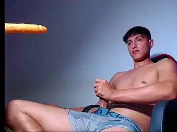Stripchat Adult Webcam of rowanbig