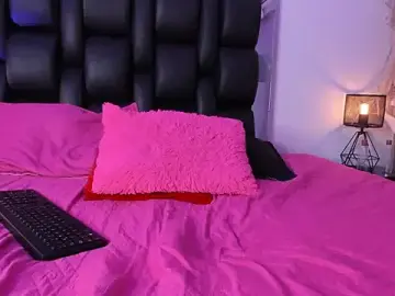 Stripchat Live Sex Cam of ariel_creamy20