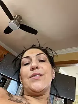 Stripchat Sex Cam of LittleMissEeve