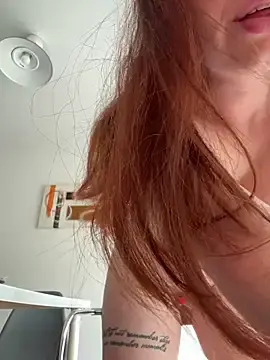Stripchat Nude Webcam of redheaddoll22