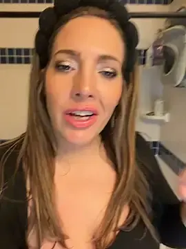Stripchat Best Webcam of hollyharmd