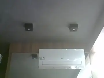 Stripchat Free Porn Cam of SkinnyKitten
