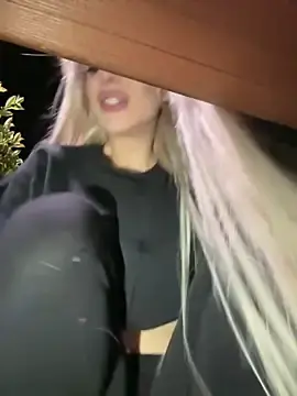 Stripchat Free Porn Cam of AlyssaFoxx_
