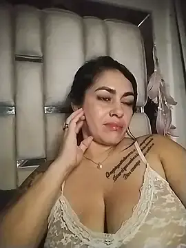 Stripchat Live Sex Cam of chelaqueen_