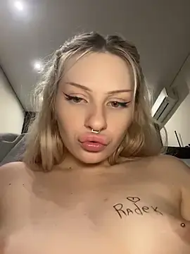 Stripchat Adult Webcam of DayaFoxy