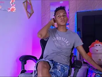 Stripchat Free Porn Cam of dilan_alfonzo