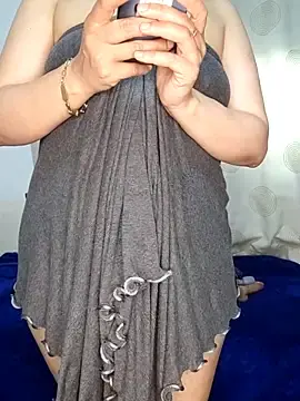 Stripchat Sex Cam of linakhalifa