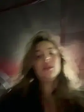 Stripchat Sex Cam of Alirawrz