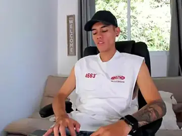 Stripchat Live Sex Cam of NickCopeer_