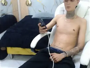 Stripchat Watch Live Sex Cams of benjamin_anthony