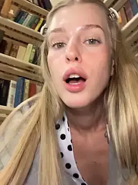 Stripchat Best Webcam of kira_mia