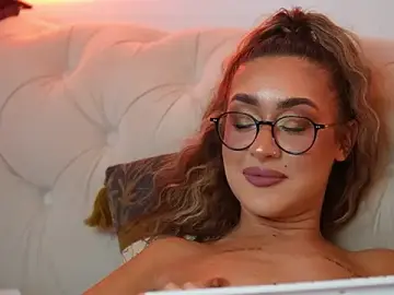 Stripchat Live Sex Cam of AileenKiss