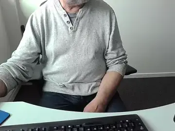 Stripchat Watch Live Sex Cams of Buggemann