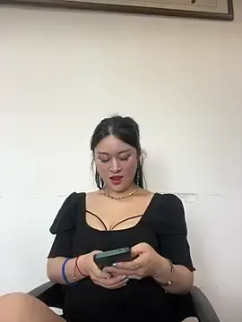 Stripchat Sex Cam of Yolanda9