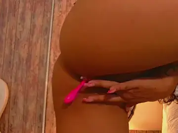 Stripchat Sex Cam of SharolStorm