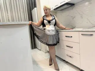 Xlovecam Sex Cam of RoxanaGreatAss