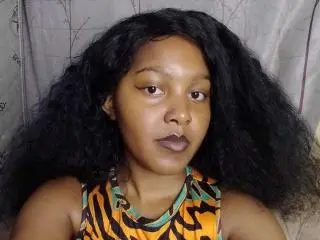 Xlovecam Adult Webcam of CheryeBonyQueen