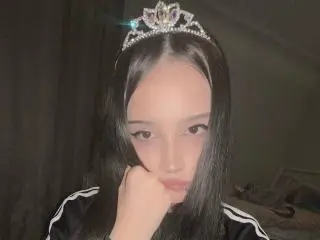 Xlovecam Free Porn Cam of LaineNewmon