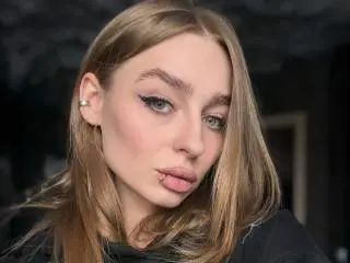 Xlovecam Free Live Porn of PetrinaRaven