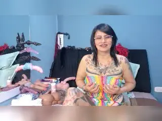Xlovecam Live Sex Cam of DonnaJones