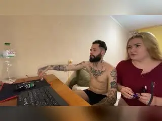 Xlovecam Sex Cam of MikeAndAnna
