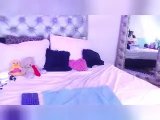Xlovecam Free Porn Cam of TarahDustin