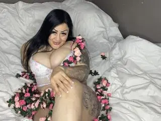 Xlovecam Nude Webcam of KittyHotLady69